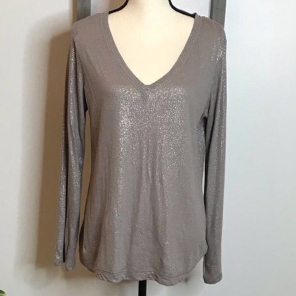 CASLON • SIZE: M • GRAY SHIMMER LONG SLEEVE TOP